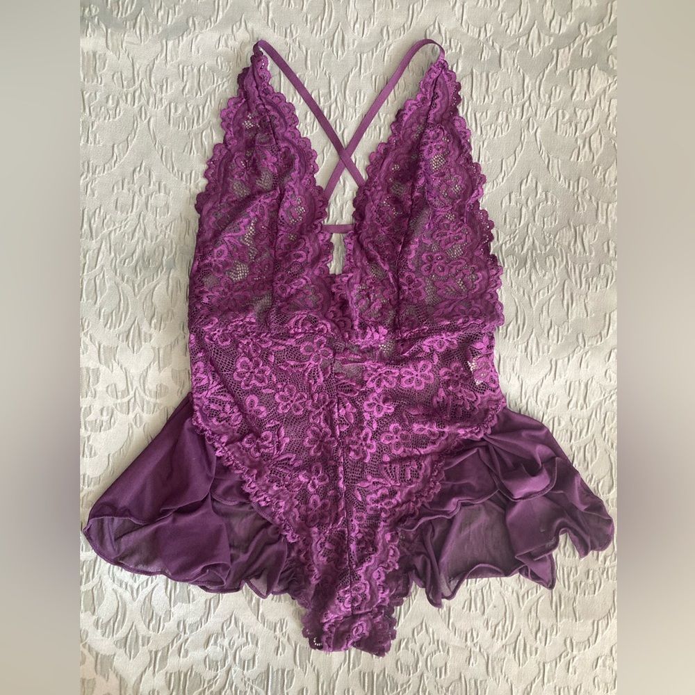 NEW Women’s Dark Violet Scallop Trim Floral Lace Teddy - Picture 3 of 8